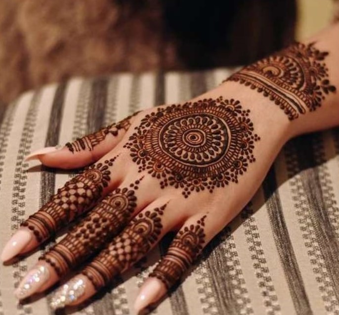 Premium Vector | Henna mehndi hands vector illustration, hand drawn henna  mehndi vector design gol tikki bride mehndi