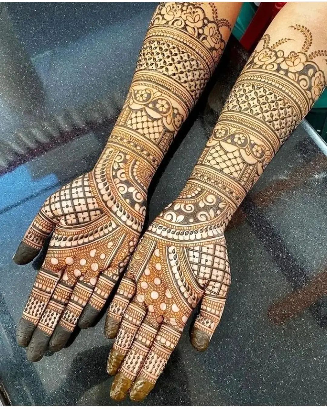 Jhilmil Henna Art - Harika's back hand Bridal design ❤️ . . Now taking  Bridal Henna bookings for 2022 and 2023 👐 💗 📞 👰🏻 👩‍❤️‍👨 . .  #jhilmilhennaart #seattlehennaartist #