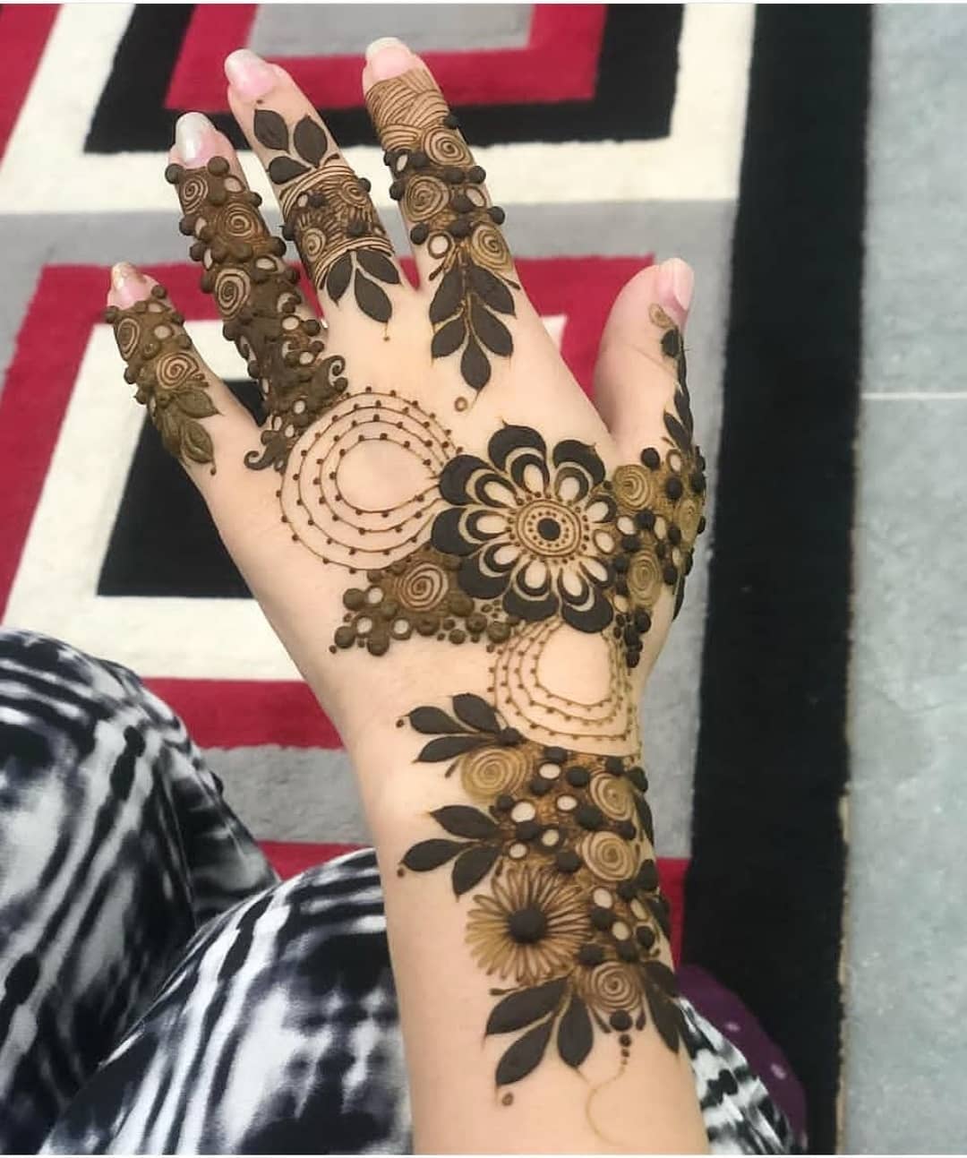 Simple & useful dubai & khafif back hand mehndi designs ideas 2022 | Mehndi  designs for hands, Back hand mehndi designs, Mehndi designs