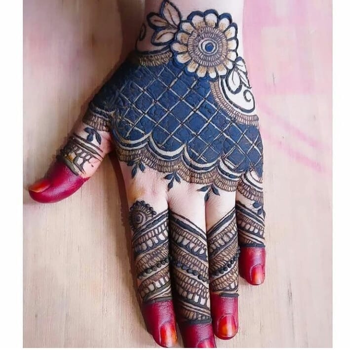 Bridal Mehndi Designs - ये अनोखा मेहंदी डिजाइन दुल्हन के हाथों को देगा  खूबसूरत लुक