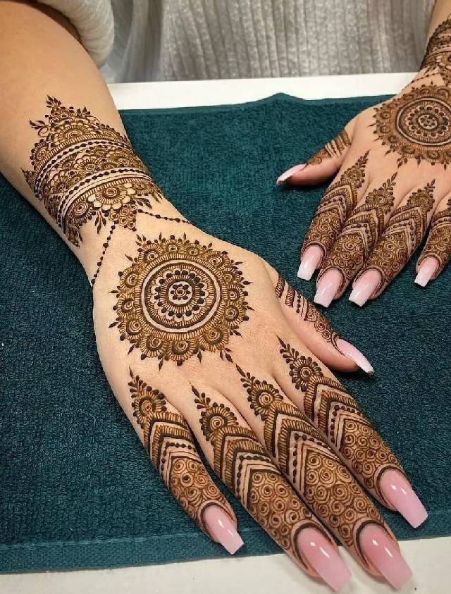 Instagram photo by mehndi designs🌿 • Apr 20, 2023 at 3:43 AM