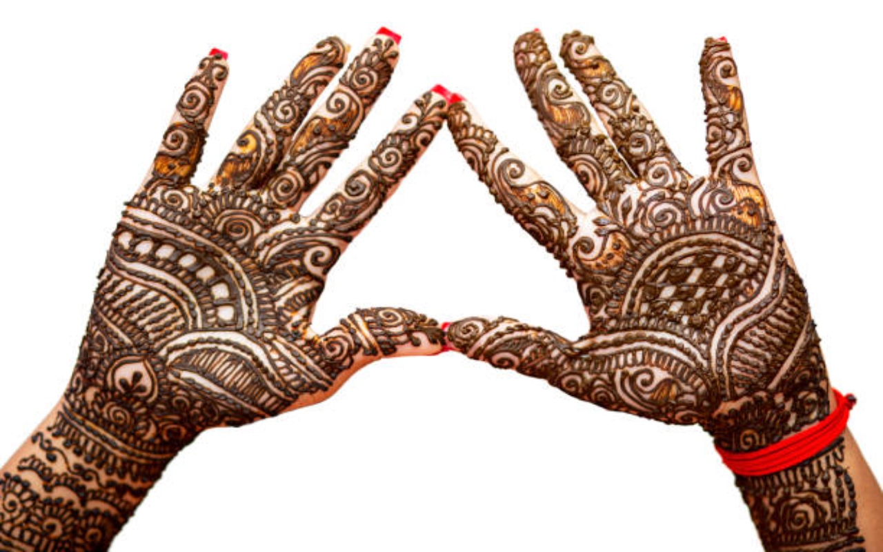 Easy Tips to Get Natural and Dark Colour of Mehendi on Your Hands - News18