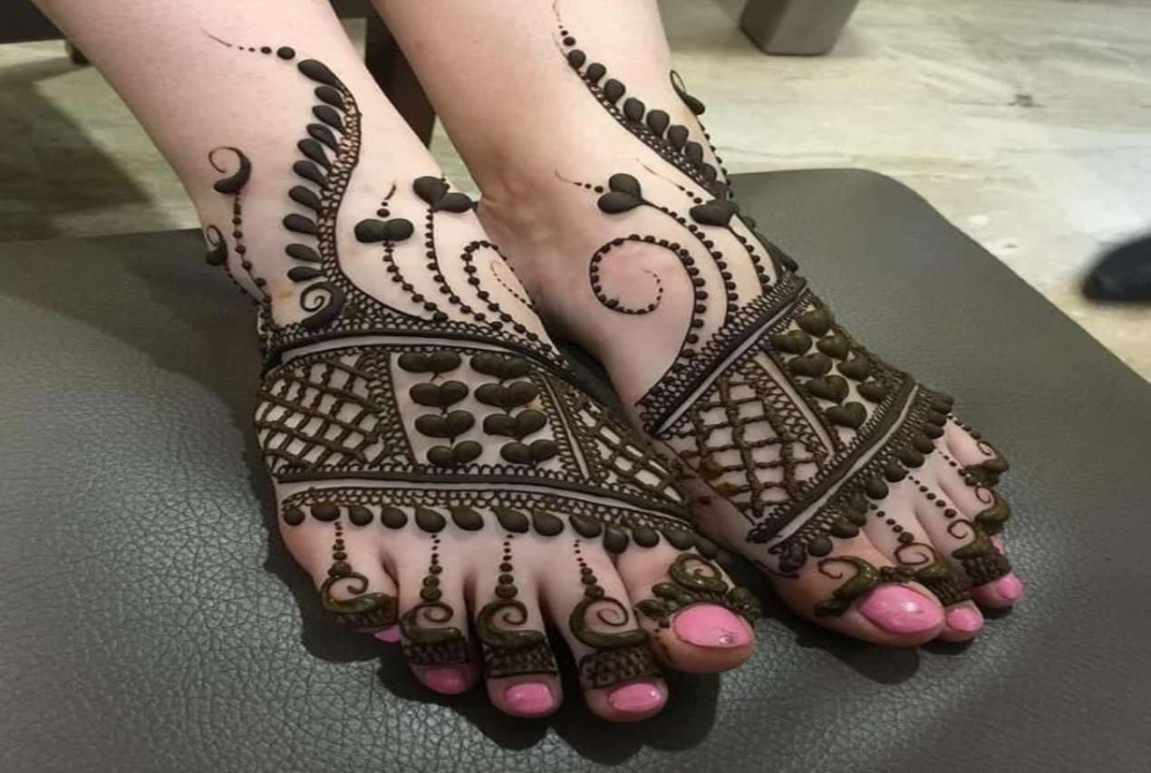 Feet Mehndi Designer at best price in New Delhi | ID: 14720379473