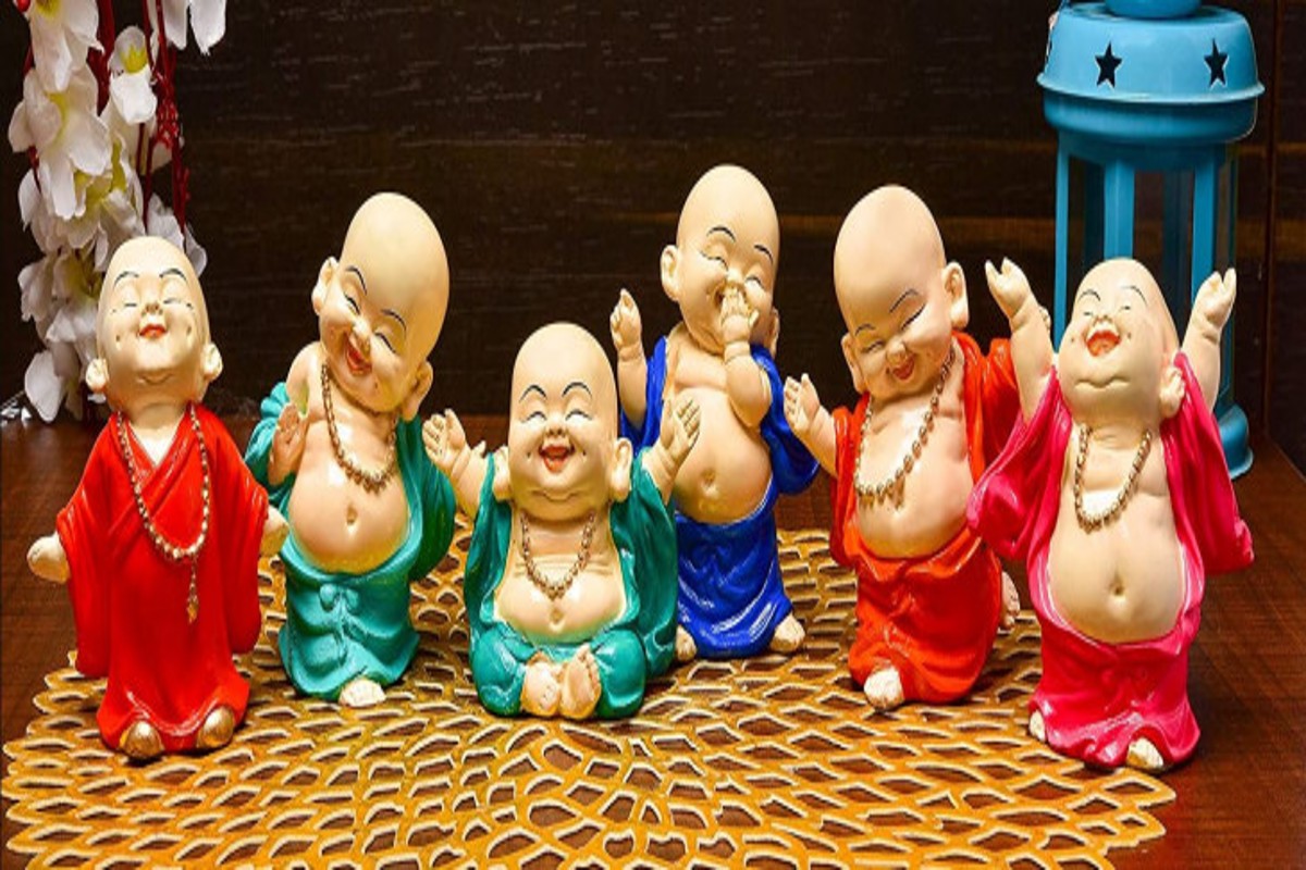 Laughing buddha: धन और खुशियां चाहिए तो इस दिशा में रखें लाफिंग बुद्धा - laughing  buddha-mobile